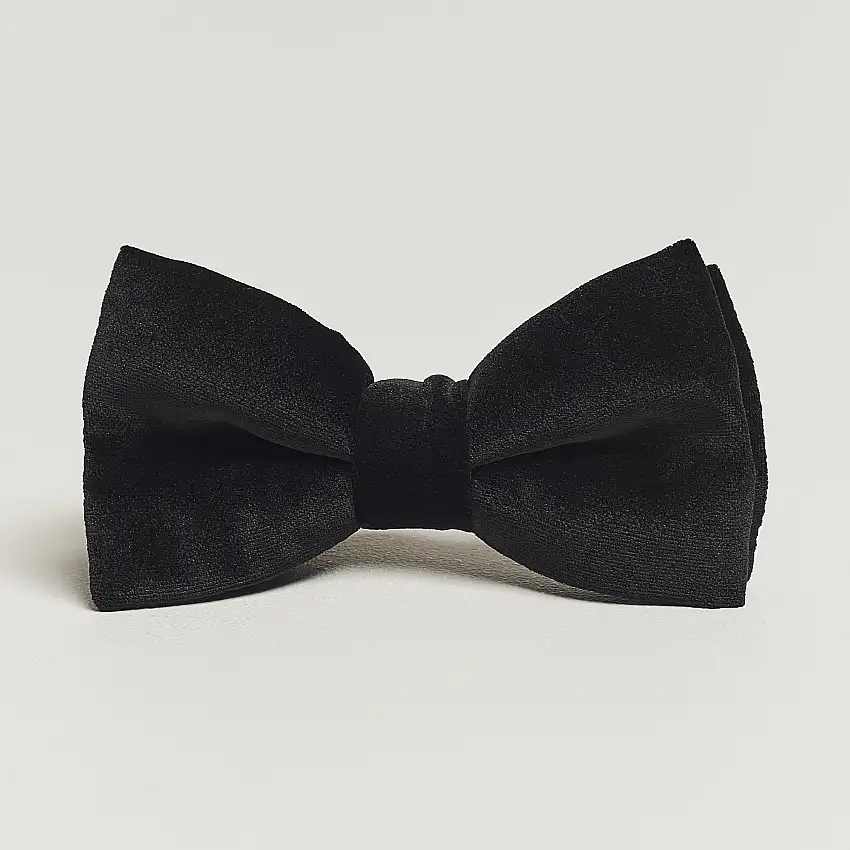 Pre-Tied Velvet Bow Tie Black