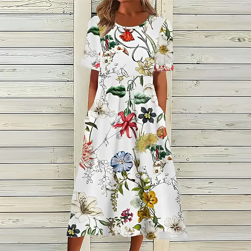 Elegant sommarklänning med blommönster – Midilängd och löst sittande