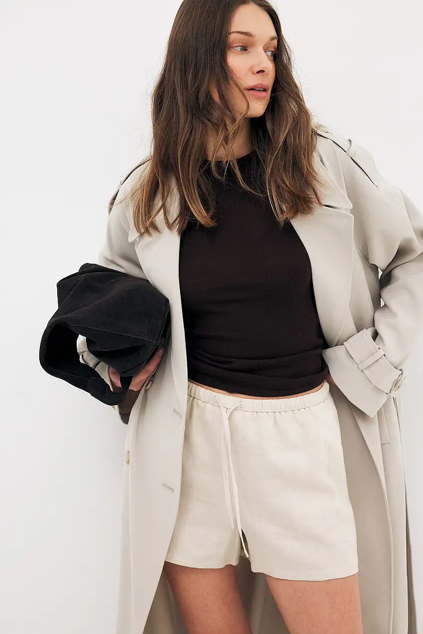 Shorts i linne med snörning Beige