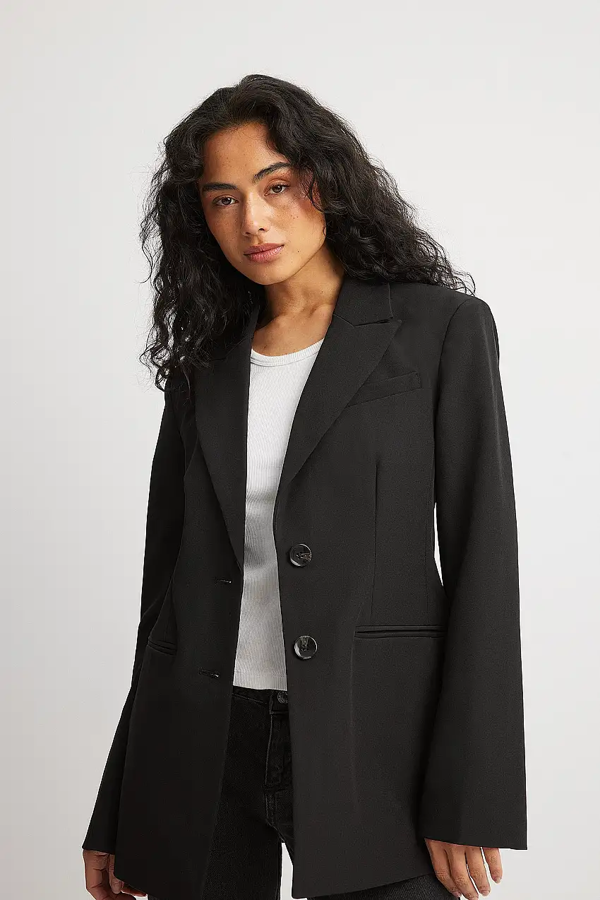 Figursydd stilren blazer Svart