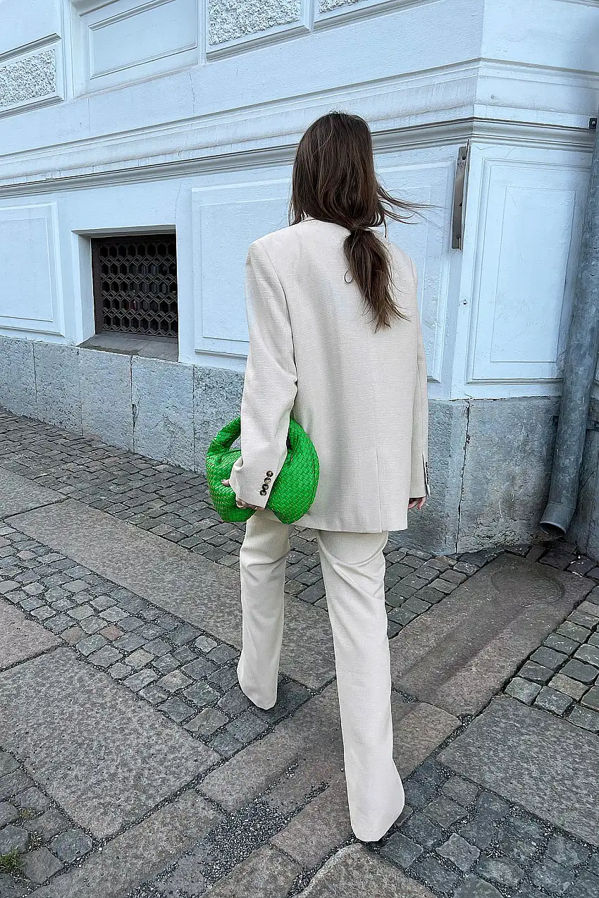 Strukturerade kostymbyxor med sidoslits Beige