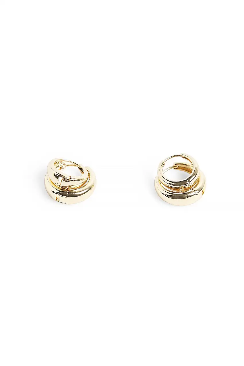 Återvunna korta hoopörhängen (2-pack) Guld