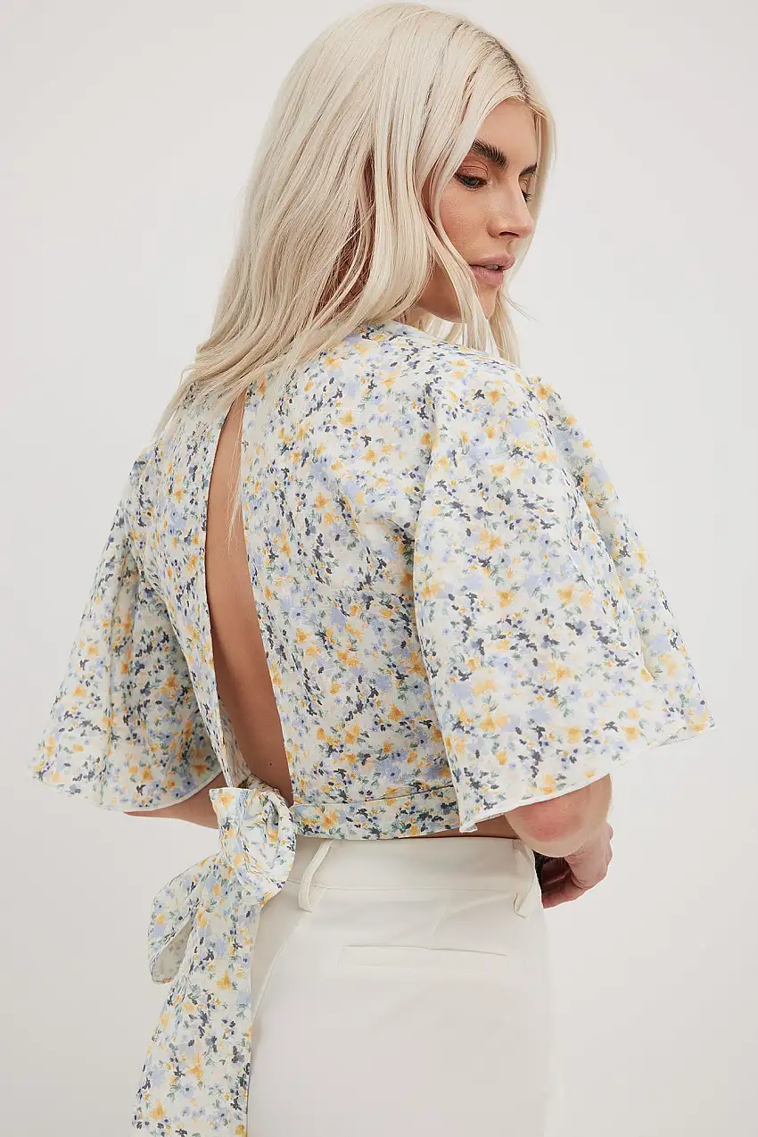 Kortärmad topp i linblandning Blommig