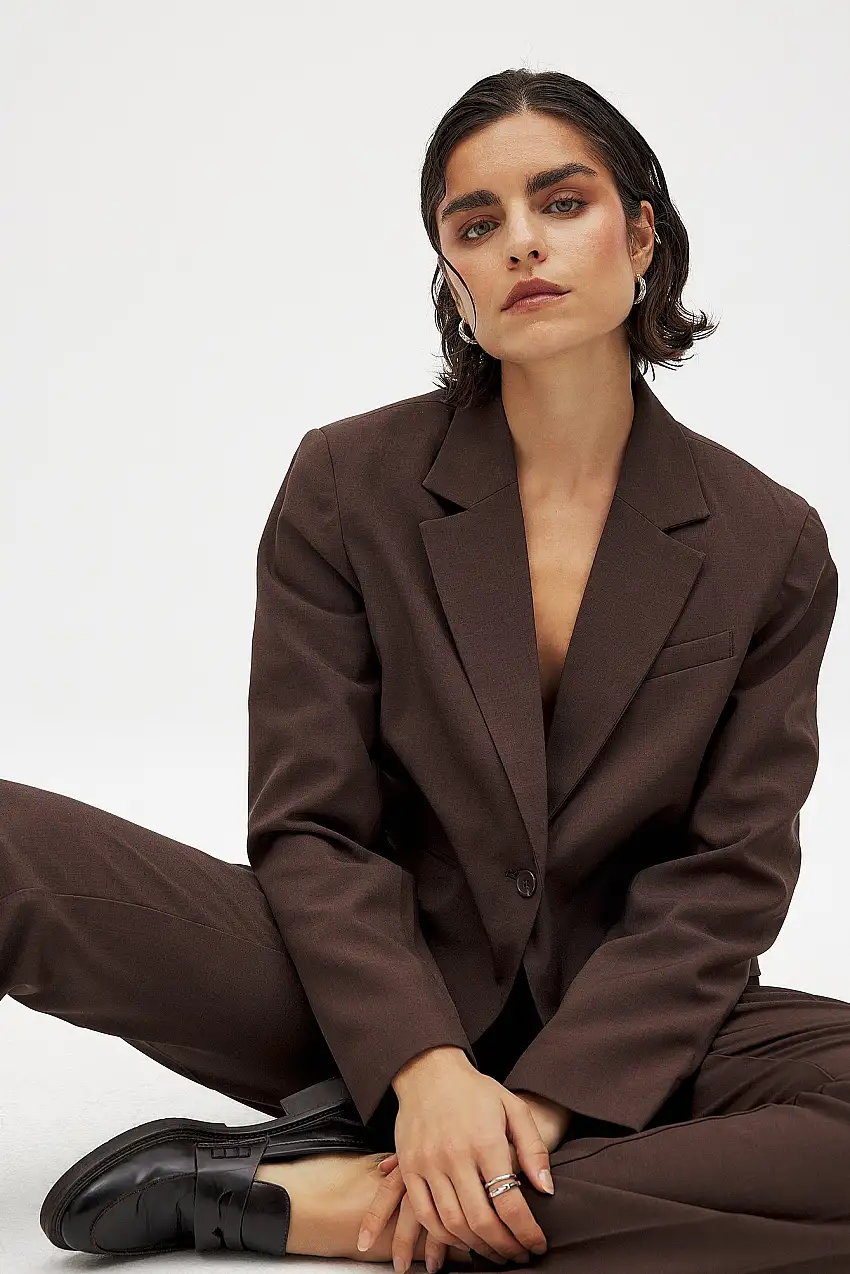 Kort skräddarsydd rak blazer Brun