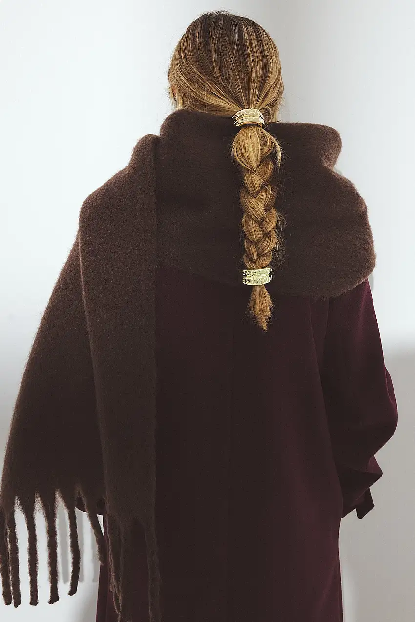 Återvunnen mjuk scarf med flätade fransar Brun