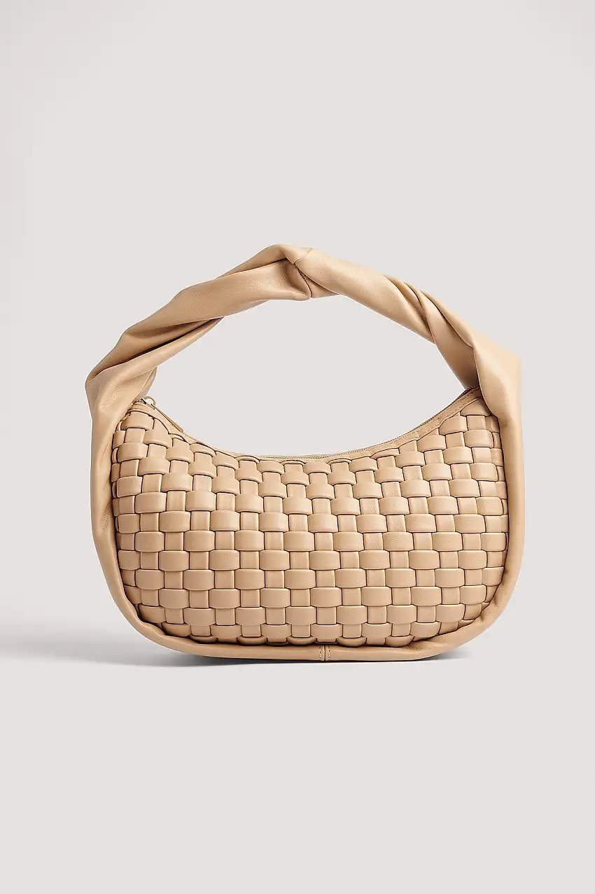 Vävd handväska med vridet handtag Beige